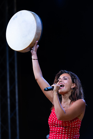 Serena Rossi performs at La notte della Tammorra 2025 at Piazza Mercato.