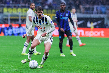 Charles De Ketelaere of Atalanta BC seen in action during Serie A 2025/26 football match between FC Internazionale and Atalanta BC at San Siro Stadium. Final score; Inter 1:1 Atalanta