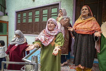 Family members of Kashmiri doctor Muzammil Shakeel mourn at their home. A car explosion near Red Fort killed at least nine people and injured dozens, Indian officials said. Police named Dr Mohammad Umar as the prime suspect seen inside the Hyundai i20 that exploded near the 17th-century monument. The explosion occurred hours after Indian police revealed they had arrested a Kashmiri doctor Muzammil Shakeel from Faridabad also in Haryana on charges of plotting a “terrorist” attack. However, Indian authorities have so far not confirmed any link between the arrested doctor and the explosion on Monday.