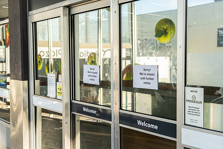 Mordialloc woolworths has shut its doors until further notice after teenagers stormed the shop. Following a brawl at Mordialloc Beach, around 200 teenagers stormed the Mordialloc Woolworths and destroyed stock, forcing the store to close its doors until further notice.