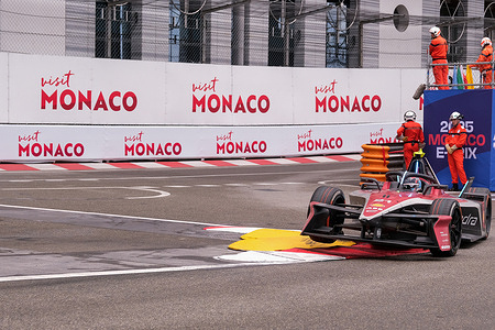 Nyck De Vries (21) of Mahindra Racing Formula E Team on track during the race of the Monaco E-Prix, Round 7 of the 2025 FIA Formula E World Championship at Circuit de Monaco.