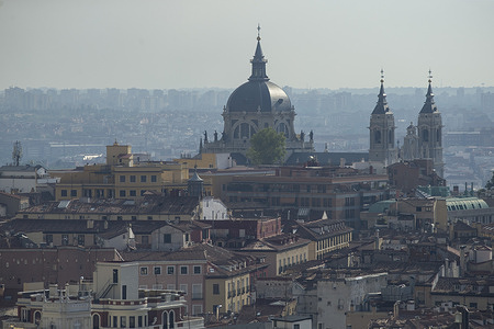 A general view of Madrid, blanketed in smoke and ash, due to a wildfire in Méntrida, Toledo, just four kilometers from the border of the Community of Madrid. The fire, fueled by dry conditions and intense summer heat, prompted emergency alerts and raised concerns over air quality and public health in the capital.