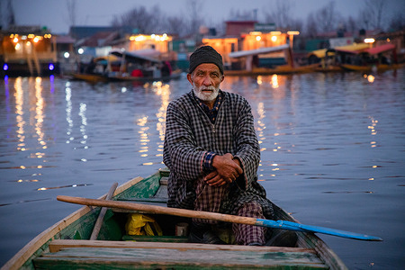 A Kashmiri elderly boatman waits for tourists on his boat on Dal Lake during a cold winter evening in Srinagar, Indian administered Kashmir. The Himalayan Kashmir region is in the grip of Chillai Kalan, 40 days of severe winter cold, as the local weather office warned that a sharp drop in nighttime temperatures could further intensify cold wave conditions, particularly late at night and in the early morning.