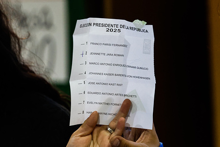 A ballot paper marked for Jeannette Jara seen during the vote count after the 2025 presidential elections. The vote count begins in the 2025 presidential elections in the city of Valparaiso, Chile.