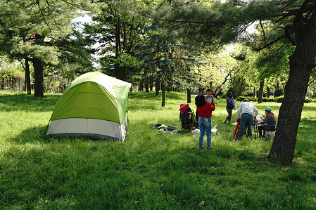 People enjoying the weather at Flushing Meadows-Corona Park during warm weather.