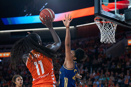 Awa Fam of Valencia basket and Monique Charice Billings of Fenerbahce Opet seen in action during the EuroLeague Women J2 between Valencia Basket and Fenerbahce Opet at Roig Arena Stadium. 4th time: Valencia Basket 65 : 65 Fenerbahce Opet
Extension time: Valencia Basket 72 : 75 Fenerbahce Opet