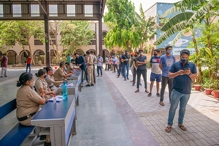 People in a queue wait to be vaccinated at the Sarvoday Kanya Vidyalay West Vinod Nagar where a temporary vaccination centre has been set up.
Third phase of Covid-19 Mass Vaccination Drive for People above 18 begins in Delhi capital of India. According to Delhi Deputy Chief Minister Manish Sisodia. 301 Vaccination centres set-up in 76 schools across Delhi, Vaccinating Today 45,100 Delhi Citizens, Next few days 3000 Vaccination centres will start operating in 300 schools across Delhi.