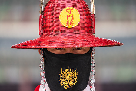 A guard of Gyeongbokgung Palace wearing face mask with traditional pattern stands at the gate of the palace.
Palaces in Seoul are closed to the public due to coronavirus (COVID-19) pandemic.