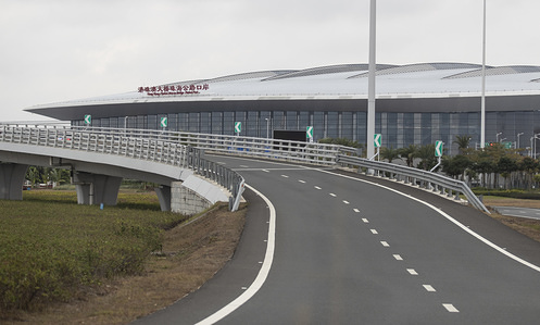 Hong Kong-Zhuhai-Macau Bridge, Zhuhai Port.
Chief Executive Carrie Lam said on Monday that all border crossings would be closed except for the Hong Kong-Zhuhai-Macau Bridge, Shenzhen Bay Port and the HK international airport. Even as the city confirmed its first case of human-to-human corona virus infection.