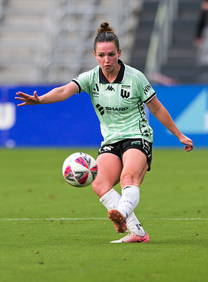 Grace Maree Teninson Maher of Western United FC seen in action during the 2024-25 Ninja A-League round 6 match between Western Sydney Wanderers FC and Western United FC at CommBank Stadium. Final score Western Sydney Wanderers 5:1 Western United.