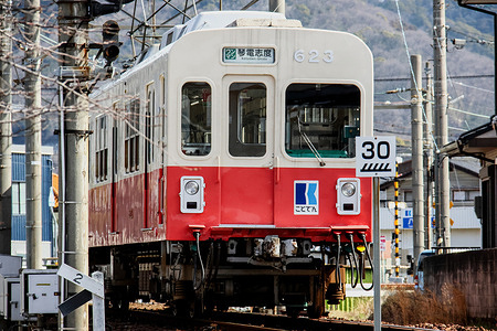 A Kotoden train seen along the tracks in Takamatsu, Kagawa Prefecture. Kotoden is known among railway fans for operating older trains transferred from major Japanese railways, as well as cars from companies like Keikyu Corporation and Keio Corporation, which were refurbished and repainted for local service. The railway connects Takamatsu City with surrounding towns and tourist areas such as Kotohira Shrine, making it an important transportation system for both commuters and visitors.