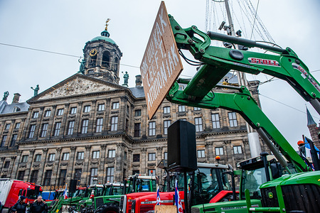 Tractors packed during the demonstration at Dam Square.
For the first time and after several protests in other cities, farmers decided to demonstrate in Amsterdam where they drove their tractors into the centre of the city. Dutch farmers demand for the government to make clear decisions regarding the issues surrounding nitrogen emissions.