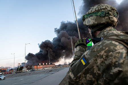 Smoke seen after a bombing attack by Russian forces in kyiv Oblast. A former shopping mall and supermarket now used as a Ukrainian military weapon depot was destroyed by suspected Russian sabotage in Kyiv. According to the soldier on the scene, at least three shots of rockets were fired at the location, and at least two people were killed in a rocket attack, says the Ukrainian State Emergency Service.