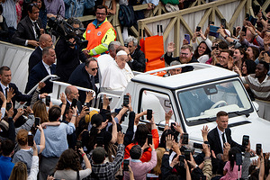 Vatican City, Vatican - 20/04/2025 12:42:03: Pope Francis tours St. Peter's Square in his popemobile after bestowing the ‘Urbi et Orbi’ Blessing from the balcony of St. Peter's basilica overlooking St. Peter's Square in Vatican City.
