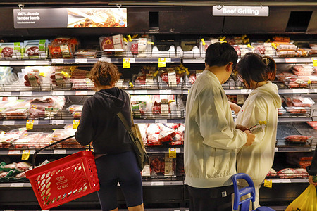 Shoppers are seen browsing at Coles supermarket. Rising fuel prices and inflation are placing increasing pressure on household budgets across Australia, with higher transport costs expected to drive up supermarket and grocery prices in the coming months.