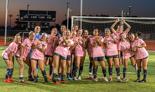 DCUFC team victory photo after an early summer matchup between Dekalb County United FC and Naperville Soccer Academy in the premier women’s semi-pro league at the NIU Soccer Complex. Final Score: Dekalb County Unifed FC 5:1 Naperville Soccer Academy
