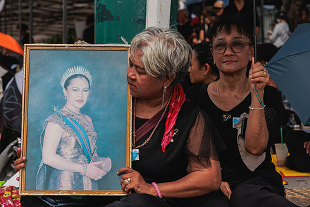 A mourner is seen holding a portrait of Queen Sirikit. Queen Sirikit, mother of the current Thai King Maha Vajiralongkorn and wife of the nation’s late monarch Bhumibol Adulyadej, also known as Rama 9, died on October 25th at the age of 93.