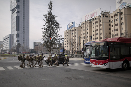 The Special Operations Brigade of the Chilean Army arrives at the commune of Santiago to carry out inspection.
The Lautaro Special Operations Brigade carries out a sanitary inspection and control in the commune of Santiago, one of the sectors most affected by the confinement that began on March 18 and there are already 145 official days of quarantine by the global pandemic of Covid-19.