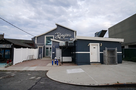 Restaurant for sale at Crossbay during the coronavirus pandemic.
As COVID-19 has spread to most countries around the world, Mayor De Blasio says NYC will not reopen beaches for Memorial Day Weekend, may deploy fencing If necessary.