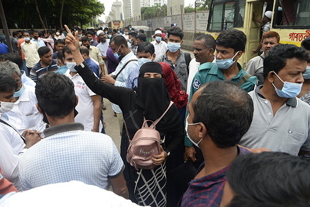 Several migrant workers are seen outside Saudi Arabia airline office waiting for their air tickets back to their workplaces in Saudi Arabia.
Hundreds of Migrant Bangladeshis workers in Saudi Arabia are currently stranded waiting for their return tickets back to their work destinations.