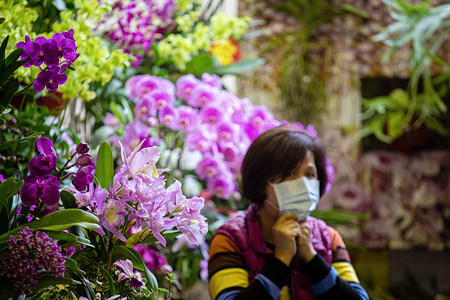A street vendor selling flowers at Jianguo Holiday Flower market 2 days before the Lunar New Year holiday.