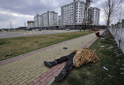 (EDITORS NOTE: Image depicts death) Dead man lying on the street in the city of Bucha. After invading Ukraine on February 24th, Russian troops took up positions on the outskirts of the Ukrainian capital Kyiv. Facing fierce resistance, and after taking heavy losses, Russian forces have since withdrawn from a number of villages they occupied including Dmytrivka, in Bucha district. Burnt out Russian tanks and armored vehicles and civilian bodies strewn along streets and roads are testimony to ferocity of the battles in these areas.