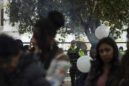 A police officer is seen in the protest. A sit-in was held in Quito to honor the memory of the Restrepo brothers and the four children of Las Malvinas, highlighting state involvement in forced disappearances. The event marks 37 years since the Restrepo brothers (Andres and Santiago) disappeared and one month since Steven, Josue, Ismael, and Saul went missing, with the Attorney General confirming their deaths eight days ago.