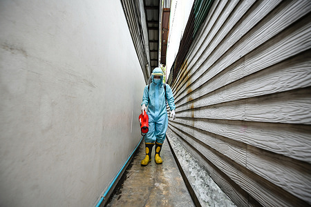 A rescue worker wearing a Personal Protective Equipment (PPE) sprays a disinfectant at Klong Toey slum community in Bangkok.
The Public Health Ministry on Sunday reported 24 more Covid-19-related deaths, for a toll of 589 and 2,302 new cases, raising the total to 72,584.