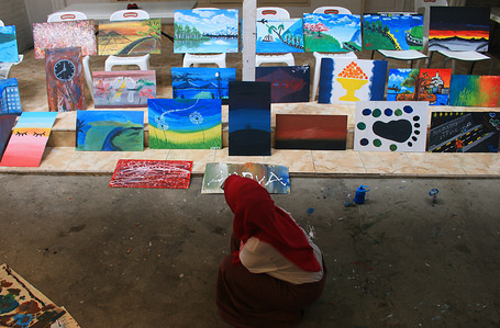 A student seen learning how to paint on a weekend during the school holidays in Indonesia.
The creative community in Aceh channel hobbies and talents in painting on weekends together and also to develop skills in art.