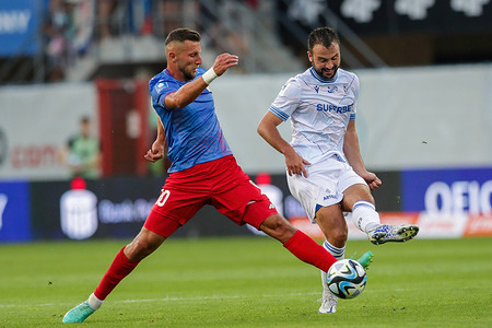 Kamil Wilczek of Piast Gliwice (L) and Antonio Milic of Lech Poznan in action during the Polish PKO Ekstraklasa League 2023/2024 football match between Piast Gliwice and Lech Poznan at Gliwice Muncipal Stadium. 
Final score; Piast Gliwice 1:2 Lech Poznan.