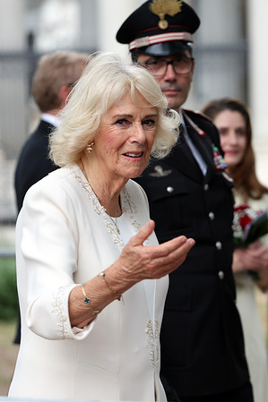 Queen Camilla leaves the Basilica of St. Paul Outside the Walls. At the Apostolic Palace and the Sistine Chapel in the Holy See, Pope Leo XIV welcomed King Charles III and Queen Camilla of the United Kingdom in a meeting rich in symbolism — culminating in the first joint prayer between a British monarch and a reigning Pontiff since the Reformation
Their conversation touched on environmental stewardship, the fight against poverty, and a renewed commitment to ecumenical dialogue, recalling five centuries of separation between the Catholic and Anglican traditions
This historic moment stands as a hopeful step in the relationship between the Church of England and the Catholic Church — a bridge across divides long entrenched.