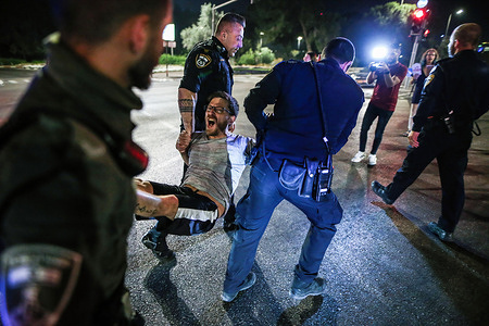 Israeli Police remove protesters blocking the street during the demonstration. Hundreds of demonstrators gathered to protest against the Israeli government, demanding an end to Israel's attacks on Gaza and the return of Israeli hostages to their homes following the Israeli army's announcement of the killing of four Israeli prisoners in the Gaza Strip. The protesters assembled in front of Benjamin Netanyahu's residence and blocked the main streets near the Knesset before police intervened.