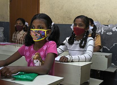 Students wearing masks as a preventive measure against the spread of covid-19 attend classes at Gandhi Memorial English High School in Mumbai.
Maharashtra state government has decided to reopen pre-primary schools from 24th January 2022, however in some cities of the state, schools will reopen after assessing the Covid-19 situation in that area.