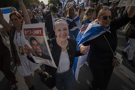 A woman holds a placard expressing her views during the Bring them home now demonstration. On 7 August 2025, dozens of demonstrators gathered at the Brandenburg Gate to demand the immediate release of Israeli hostages held by Hamas in the Gaza Strip. The peaceful protest turned into a march with chants of ‘Bring them home now’.