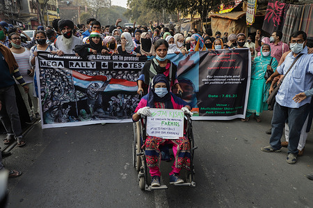 Mrs. Asmat Jamil (An activist and leader of Park circus dharna team) sits on a wheelchair as she takes part during the demonstration.
Swadhinata Andolon and Park circus Dharna team staged a rally to celebrate 1st year anniversary of Park circus sit-in protest and to protest against CAA (Citizenship Amendment Act) & NRC (National Register of Citizens).