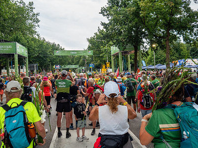 Participants are seen arriving at the finish line. Since it is the world’s biggest multi-day walking event, The International Four Days Marches (in Dutch 'De Vierdaagse') is seen as the prime example of sportsmanship and international bonding between military servicemen, servicewomen and civilians from many different countries. This year, it was the 105th edition and the official number of walkers registered was 43,363 from 77 countries. Participants can choose to walk 30km, 40km, or 50km per day. On the last day, 39,019 walkers crossed the finish line. After a festive reception on the Via Gladiola, they received their reward, the official and Royally recognized 4 Days Cross.