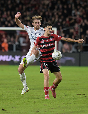 Ryan Teague (L) of Melbourne Victory and Nicolas Milanovic (R) of Western Sydney Wanderers seen in action during the 2024-25 Isuzu UTE A-League Finals Series Elimination Final match between Western Sydney Wanderers FC and Melbourne Victory FC at CommBank Stadium. Final score Melbourne Victory 2:1 Western Sydney Wanderers