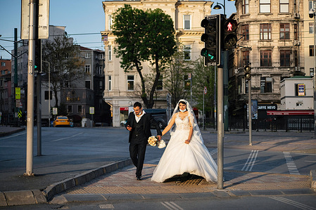 A newly-wed couple walks back home on an empty street during a curfew.
The Turkish government has announced a 17 day curfew in an attempt to fight the growing number of Covid-19 cases. On the first day of the curfew the streets were almost empty. It was mostly the tourists that enjoyed the Istanbul view.