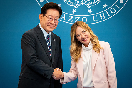 Italian Prime Minister Giorgia Meloni and the President of the Republic of Korea, Lee Jae Myung, shake hands after the meeting at Villa Doria Pamphilj.