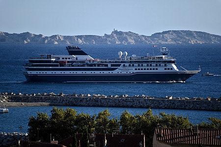 View of the VidantaWorld's ELEGANT arriving in Marseille The passenger cruise ship VidantaWorld's ELEGANT arrives at the French Mediterranean port of Marseille.
