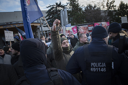 Police separate two groups of demonstrators with a cordon during the demonstration. A protest was held outside the Gdańsk hospital where legal abortions are performed by nationalists and anti-abortion activists represented by Młodzież Wszechpolska (All-Polish Youth) and Grzegorz Braun's party. Representatives of the left wing attended the counter-demonstration. The atmosphere outside the hospital was heated. The two sides were separated by a police cordon. Opponents of abortion recited the rosary in order to stop abortions. The loud cry of a baby could be heard from loudspeakers. Crosses and religious images dominated the scene. Counter-protesters chanted slogans such as ‘Freedom of choice instead of terror’. Each group shouted their arguments for and against legal abortion.