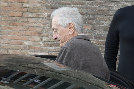 Robert De Niro leaves the Capidoglio.