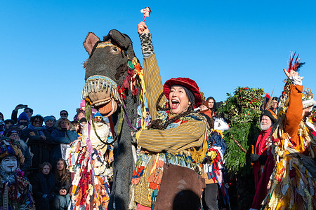 A woman performs during Twelfth Night celebration. People gathered to celebrate Twelfth Night, The celebration featured the Holly Man, the winter guise of the Green Man, piped over the River Thames alongside Beelzebub, before leading the traditional Bankside Wassails near Shakespeare’s Globe. Led by the Bankside Mummers and the London Beadle, participants toasted the crowd, the River Thames and the Globe to encourage good growth. The event continued with a traditional Mummers Play at Bankside Jetty, including the St. George folk combat performance with characters such as the Turkey Sniper, Clever Legs and the Old ’Oss, presented in elaborate costumes and marked by boisterous verse and ritual action.
