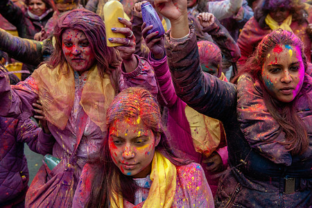 A group of India people are seen throwing colored powders during the procession. Millions of people around the world celebrate the annual Holi Hangámá Festival, also known as the Festival of Colours. For Hindus it's a celebration of the arrival of spring, the New Year and victory all in one. The largest Indian population in Europe (outside of the UK) can be found in The Hague, this is one of the largest in Europe. The highlight of the Holi celebrations is the procession through the multicultural Transvaal and Schilderswijk neighbourhoods. Participants in the procession throw brightly coloured powder on themselves and at each other to show that spring has begun. This year is also a very special celebration, they are also celebrating 145 years of the Hindustani immigration.
Millions of people around the world celebrate the annual Holi Hangámá Festival, also known as the Festival of Colours. For Hindus it's a celebration of the arrival of spring, the New Year and victory all in one. The largest Indian population in Europe (outside of the UK) are found in The Hague, this is one of the largest in Europe. The highlight of the Holi celebrations is the procession through the multicultural Transvaal and Schilderswijk neighborhoods. Participants in the procession throw brightly colored powder on themselves and at each other to show that spring has begun. This year is also a very special celebration, they are also celebrating 145 years of the Hindustani immigration.