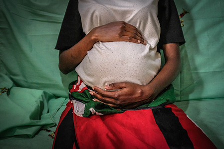 19 year old mother Mercy Kwamboka is seen holding her 7 month old baby bump in Kibera Slums Nairobi.
Some research indicates that up to a third of more of girls aged between 15-22 living in Nairobi’s main slums experience an unwanted pregnancy.