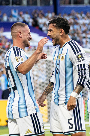 Alexis Mac Allister of Argentina (L) and Leandro Paredes of Argentina (R) celebrate after scoring a goal during the FIFA World Cup 2026 football match between Argentina and Switzerland at Kansas Stadium. Final score; Argentina 3:1 Switzerland - after extra time.