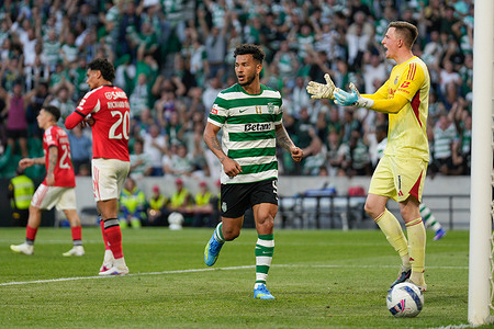 Gianluca Prestianni of SL Benfica (L), Richard Rios of SL Benfica (L), Luis Suarez of Sporting CP (C), and Anatoliy Trubin of SL Benfica (R) in action during a Liga Portugal Betclic football match between Sporting CP and SL Benfica at Estadio Jose Alvalade.
Final score: Sporting CP 1:2 SL Benfica