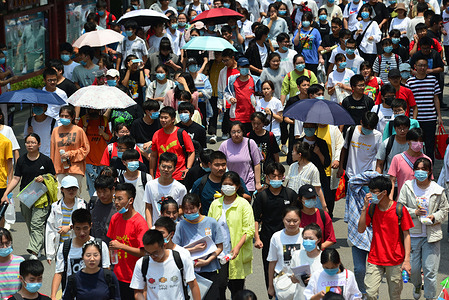 Candidates leaving the exam room after their first exam.
In previous years, China's college entrance examination have been held in June, but due to the COVID-19 pandemic, the 2020 college entrance examination were postponed for one month, and the examination time was July 7-8.