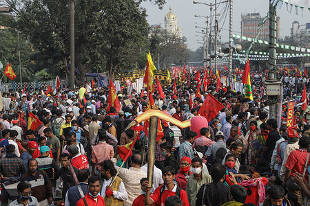 Thousands of protesters hold flags during the demonstration.
Activists of AIKSCC (All India Kisan Sangharsh Coordination Committee) staged a protest against the newly imposed Farm bill by the central government of India. Thousands of farmers, Students and activists from different places of West Bengal took part in this protest to support the farmers' movement in Delhi.