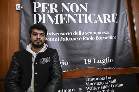 A survivor of the shipwreck. The first hearing of the Cutro shipwreck trial was held in Crotone. Four officers from Italy’s Finance Police (Guardia di Finanza -GDF) and two members of the coastguard are standing trial for charges of manslaughter and negligent shipwreck for the death of 94 migrants after the shipwreck of caicco with nearly 200 people on 26 February 2023 in Steccato di Cutro. The court had also decided that no audio or video can be recorded by media during the hearings.